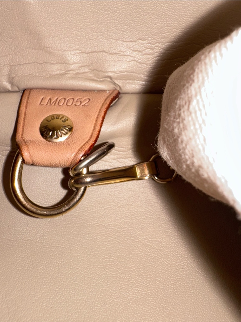 Louis Vuitton Glossy Vernis Tote Yellow - Picture 12 of 12